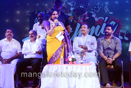 Actress Ramya faces heat of activists in Mangaluru 1